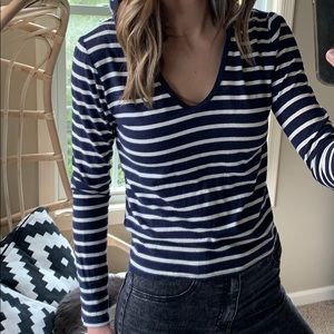 CROPPED HOODED PULLOVER